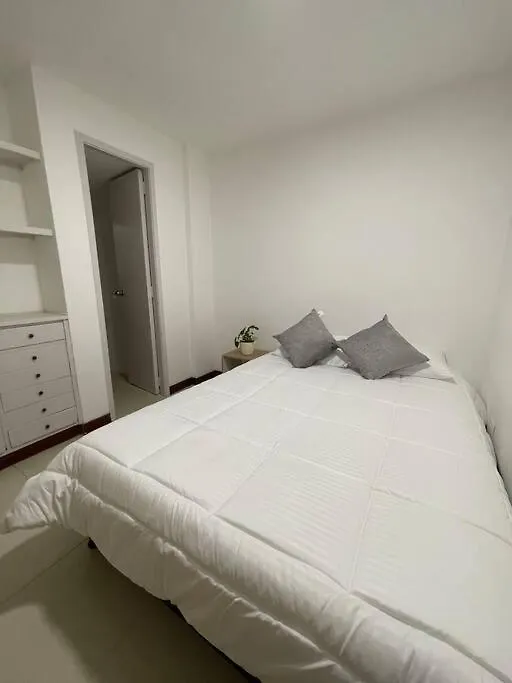 Apartment W/ Jacuzzi Best Location/ Parque Lleras Medellin
